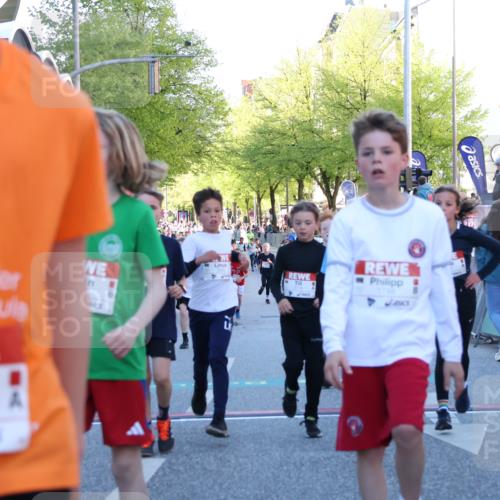 25.04.2025 - Das Zehntel Luisa Fischer http://msf.ph/oto/7678914 26.04.2025 08:51:46 Ziel 1080, 1087, 1484, 1748, 2356, 2392, 2474, 2709, 2718, 2734, 2778, 2795, 2827, 2832, 3040, 3231, 3865 meine-sportfotos.de