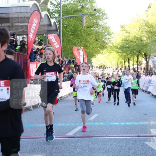 25.04.2025 - Das Zehntel Luisa Fischer http://msf.ph/oto/7678955 26.04.2025 08:52:06 Ziel 1177, 1488, 1546, 1757, 1943, 2010, 2213, 2309, 2621, 2684, 2848, 2853, 2907, 2914, 2919, 2960, 3049, 3097, 3099, 3188, 3415, 3877 meine-sportfotos.de