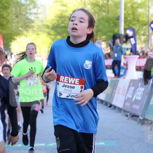 25.04.2025 - Das Zehntel Luisa Fischer http://msf.ph/oto/7678980 26.04.2025 08:52:13 Ziel 1113, 1177, 1546, 1757, 1943, 2010, 2213, 2348, 2505, 2621, 2644, 2684, 2700, 2779, 2848, 2853, 2907, 2960, 2975, 3049, 3066, 3188, 3486, 3538, 3877 meine-sportfotos.de