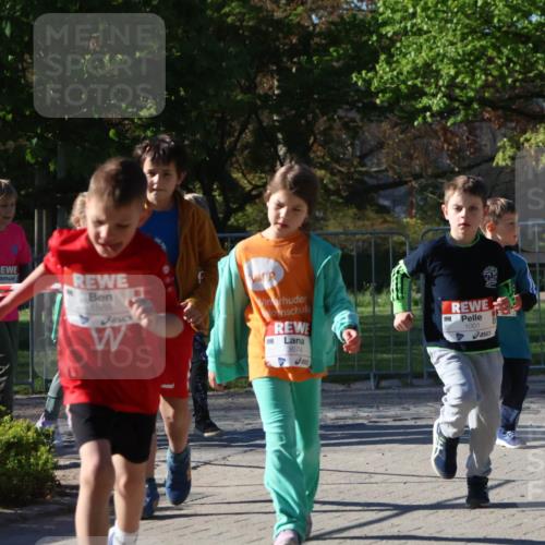 25.04.2025 - Das Zehntel Zöllner http://msf.ph/oto/7679797 26.04.2025 07:50:32 Laufen 1888, 3674, 1001 meine-sportfotos.de