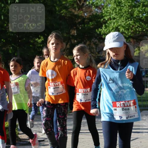 25.04.2025 - Das Zehntel Zöllner http://msf.ph/oto/7680000 26.04.2025 07:50:45 Laufen 3686, 3679, 2, 3080, 10 meine-sportfotos.de