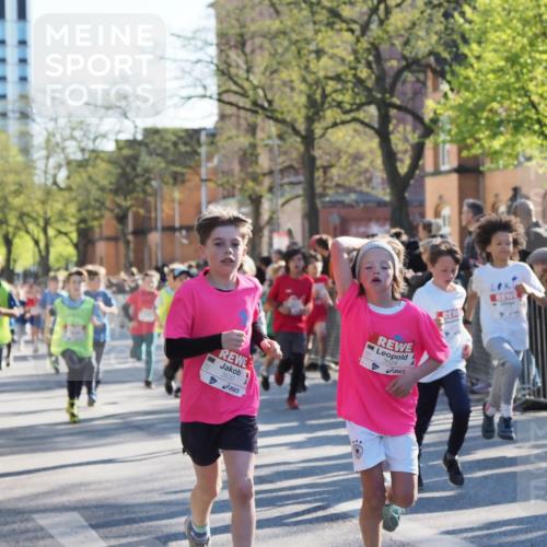 25.04.2025 - Das Zehntel MichiJ http://msf.ph/oto/7697410 26.04.2025 08:50:14 Laufen 3532, 3524 meine-sportfotos.de