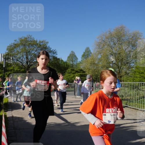 25.04.2025 - Das Zehntel Zöllner http://msf.ph/oto/7753317 26.04.2025 08:44:04 Laufen 2203, 3769 meine-sportfotos.de