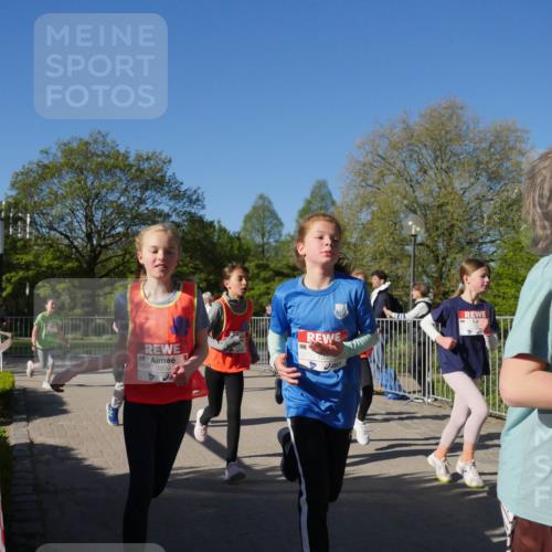 25.04.2025 - Das Zehntel Zöllner http://msf.ph/oto/7753334 26.04.2025 08:44:05 Laufen 2809, 1999 meine-sportfotos.de
