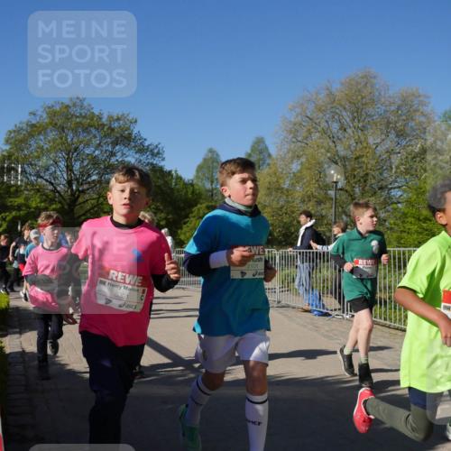25.04.2025 - Das Zehntel Zöllner http://msf.ph/oto/7753430 26.04.2025 08:44:15 Laufen 3391, 2101, 3019 meine-sportfotos.de