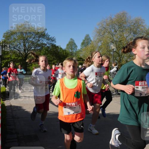 25.04.2025 - Das Zehntel Zöllner http://msf.ph/oto/7753770 26.04.2025 08:44:46 Laufen 1762, 1758, 2767, 2381 meine-sportfotos.de