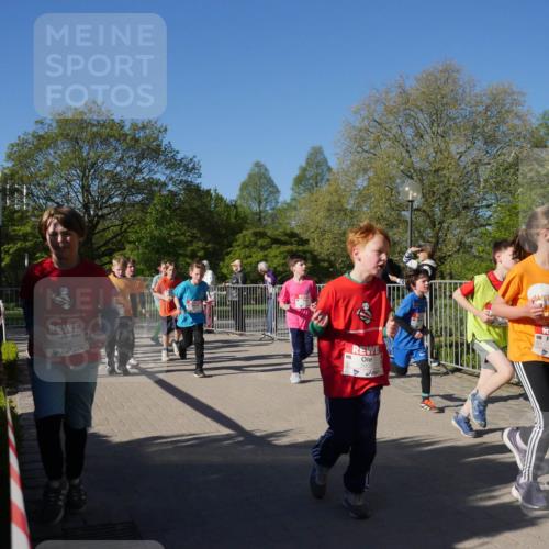 25.04.2025 - Das Zehntel Zöllner http://msf.ph/oto/7754414 26.04.2025 08:45:46 Laufen 3900, 3903 meine-sportfotos.de
