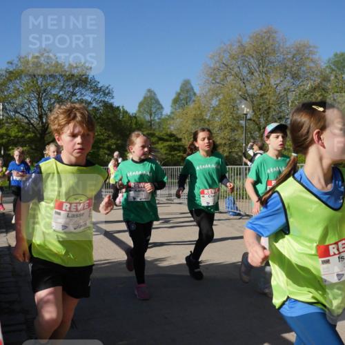 25.04.2025 - Das Zehntel Zöllner http://msf.ph/oto/7754929 26.04.2025 08:46:40 Laufen 3566, 1434, 3185, 1767 meine-sportfotos.de