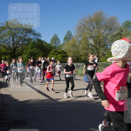 25.04.2025 - Das Zehntel Zöllner http://msf.ph/oto/7755097 26.04.2025 08:46:57 Laufen 60, 0, 0, 3323 meine-sportfotos.de