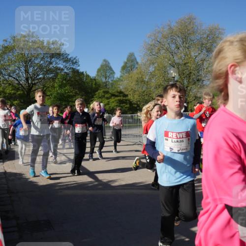 25.04.2025 - Das Zehntel Zöllner http://msf.ph/oto/7755133 26.04.2025 08:47:01 Laufen 3079 meine-sportfotos.de