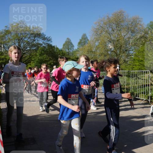 25.04.2025 - Das Zehntel Zöllner http://msf.ph/oto/7755157 26.04.2025 08:47:03 Laufen 1218, 1215 meine-sportfotos.de