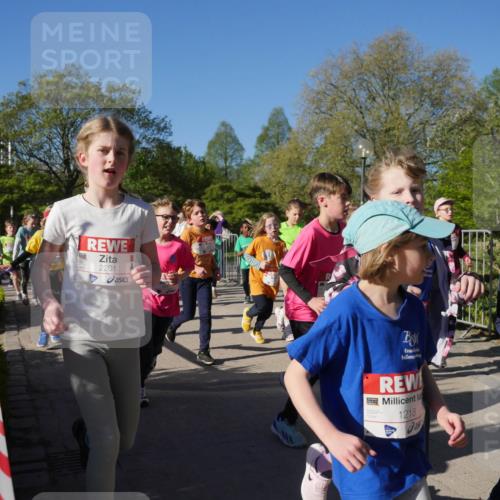 25.04.2025 - Das Zehntel Zöllner http://msf.ph/oto/7755164 26.04.2025 08:47:04 Laufen 2201, 1215, 1218 meine-sportfotos.de