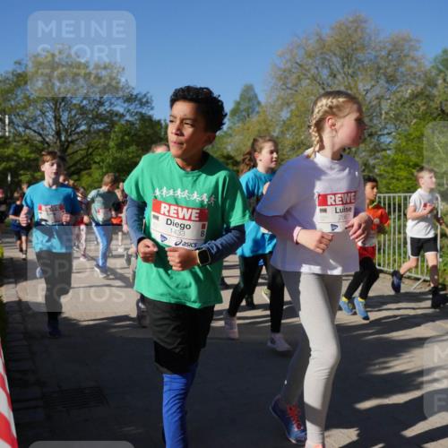 25.04.2025 - Das Zehntel Zöllner http://msf.ph/oto/7755229 26.04.2025 08:47:10 Laufen 44444444, 1433, 2867 meine-sportfotos.de