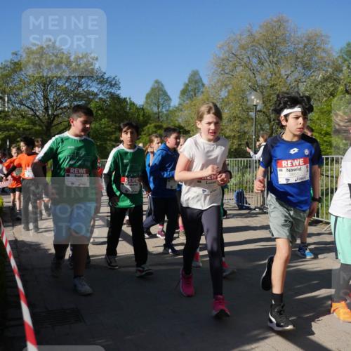 25.04.2025 - Das Zehntel Zöllner http://msf.ph/oto/7755308 26.04.2025 08:47:19 Laufen 1648, 2651 meine-sportfotos.de
