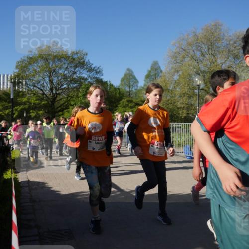 25.04.2025 - Das Zehntel Zöllner http://msf.ph/oto/7755471 26.04.2025 08:47:34 Laufen 3771, 3797, 2186, 2186 meine-sportfotos.de