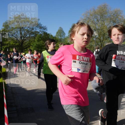 25.04.2025 - Das Zehntel Zöllner http://msf.ph/oto/7755510 26.04.2025 08:47:39 Laufen 3300, 3300, 2301 meine-sportfotos.de