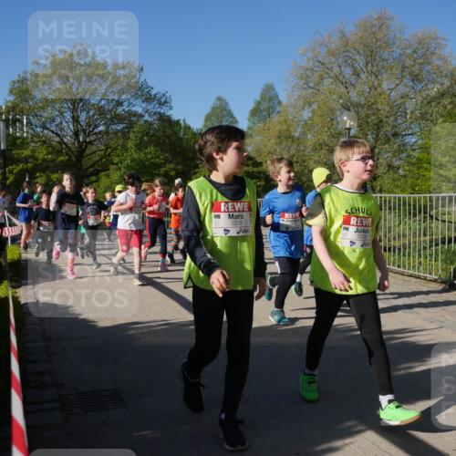 25.04.2025 - Das Zehntel Zöllner http://msf.ph/oto/7755515 26.04.2025 08:47:39 Laufen 3224, 3218 meine-sportfotos.de