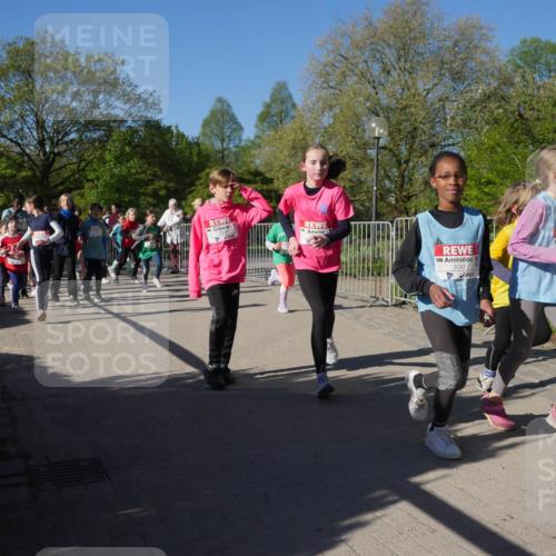 25.04.2025 - Das Zehntel Zöllner http://msf.ph/oto/7755795 26.04.2025 08:48:06 Laufen 3083 meine-sportfotos.de