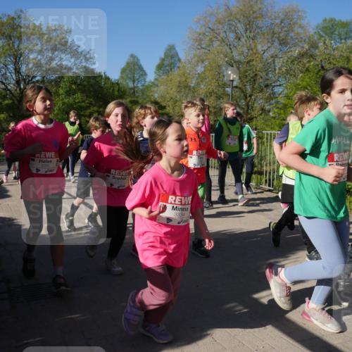 25.04.2025 - Das Zehntel Zöllner http://msf.ph/oto/7755976 26.04.2025 08:48:23 Laufen 3390, 3377, 3334 meine-sportfotos.de
