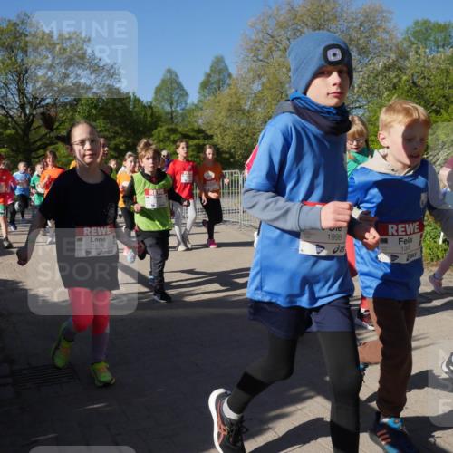 25.04.2025 - Das Zehntel Zöllner http://msf.ph/oto/7756088 26.04.2025 08:48:34 Laufen 1155, 1998, 1995, 1146 meine-sportfotos.de