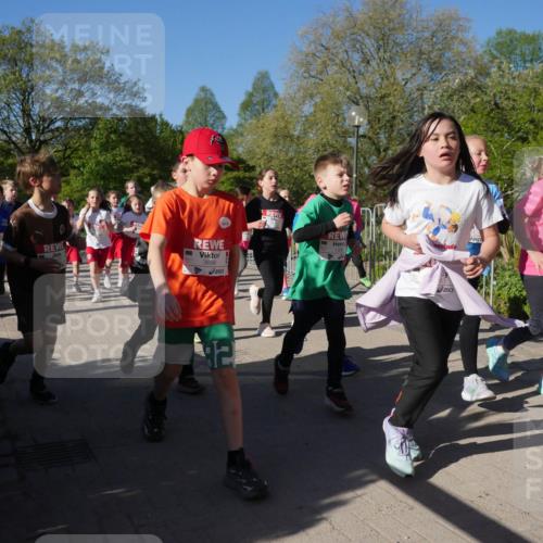 25.04.2025 - Das Zehntel Zöllner http://msf.ph/oto/7756130 26.04.2025 08:48:38 Laufen 3698, 2, 1386 meine-sportfotos.de