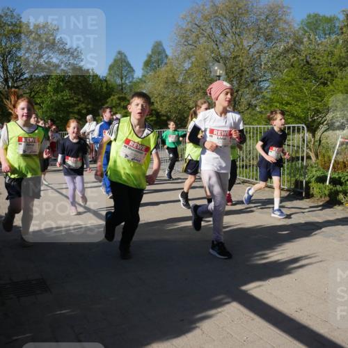 25.04.2025 - Das Zehntel Zöllner http://msf.ph/oto/7756194 26.04.2025 08:48:43 Laufen 3144 meine-sportfotos.de