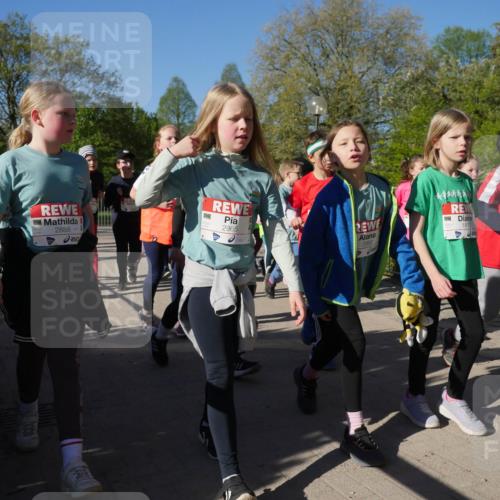 25.04.2025 - Das Zehntel Zöllner http://msf.ph/oto/7756362 26.04.2025 08:48:58 Laufen 2888, 2965, 2992, 1412, 111 meine-sportfotos.de