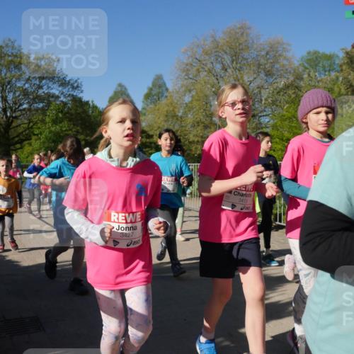 25.04.2025 - Das Zehntel Zöllner http://msf.ph/oto/7756406 26.04.2025 08:49:02 Laufen 3427, 3413 meine-sportfotos.de