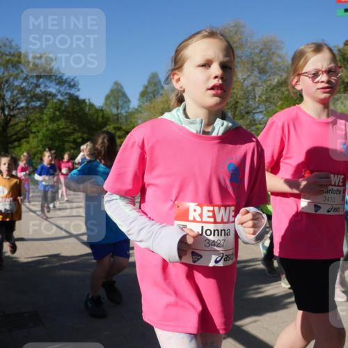 25.04.2025 - Das Zehntel Zöllner http://msf.ph/oto/7756413 26.04.2025 08:49:02 Laufen 3427, 3413 meine-sportfotos.de