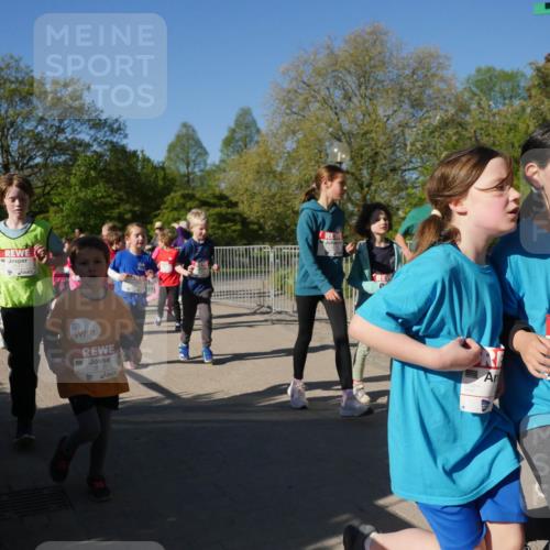 25.04.2025 - Das Zehntel Zöllner http://msf.ph/oto/7756422 26.04.2025 08:49:03 Laufen 3628, 2068 meine-sportfotos.de