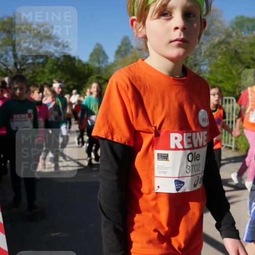 25.04.2025 - Das Zehntel Zöllner http://msf.ph/oto/7756599 26.04.2025 08:49:20 Laufen 3702, 3702 meine-sportfotos.de