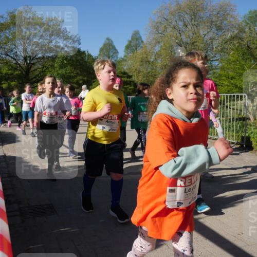 25.04.2025 - Das Zehntel Zöllner http://msf.ph/oto/7756767 26.04.2025 08:49:34 Laufen 3386, 3704 meine-sportfotos.de