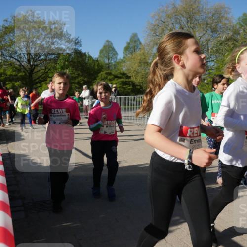 25.04.2025 - Das Zehntel Zöllner http://msf.ph/oto/7756781 26.04.2025 08:49:35 Laufen 3303, 3256, 2127, 2147 meine-sportfotos.de