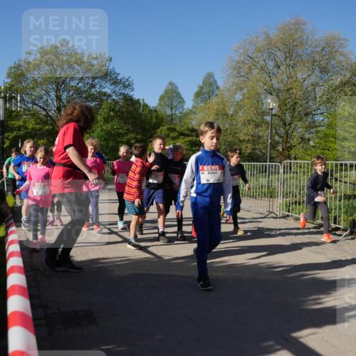 25.04.2025 - Das Zehntel Zöllner http://msf.ph/oto/7756842 26.04.2025 08:49:41 Laufen 1374 meine-sportfotos.de