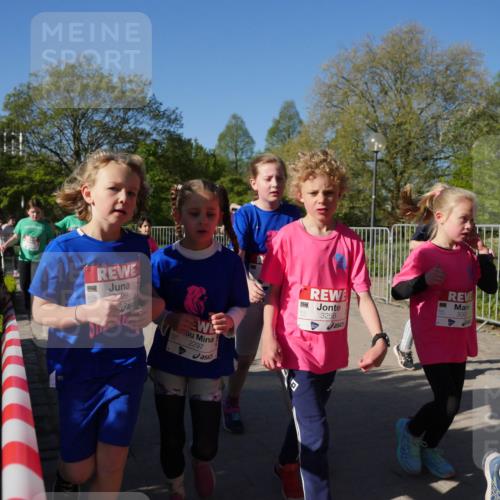 25.04.2025 - Das Zehntel Zöllner http://msf.ph/oto/7756873 26.04.2025 08:49:44 Laufen 99, 2297, 3258, 330 meine-sportfotos.de