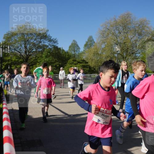 25.04.2025 - Das Zehntel Zöllner http://msf.ph/oto/7757009 26.04.2025 08:49:57 Laufen 3301, 3307 meine-sportfotos.de