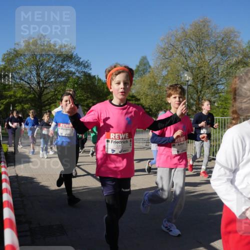 25.04.2025 - Das Zehntel Zöllner http://msf.ph/oto/7757370 26.04.2025 08:50:30 Laufen 3352, 3320, 1728 meine-sportfotos.de