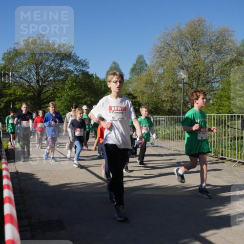 25.04.2025 - Das Zehntel Zöllner http://msf.ph/oto/7757387 26.04.2025 08:50:32 Laufen 24 meine-sportfotos.de
