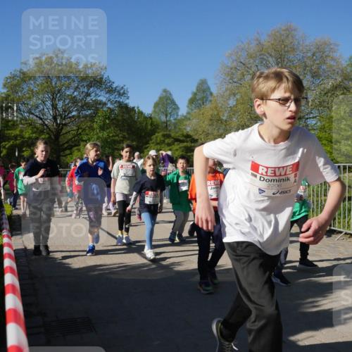 25.04.2025 - Das Zehntel Zöllner http://msf.ph/oto/7757398 26.04.2025 08:50:32 Laufen 2206 meine-sportfotos.de