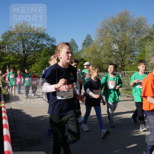 25.04.2025 - Das Zehntel Zöllner http://msf.ph/oto/7757415 26.04.2025 08:50:34 Laufen 2598, 364 meine-sportfotos.de