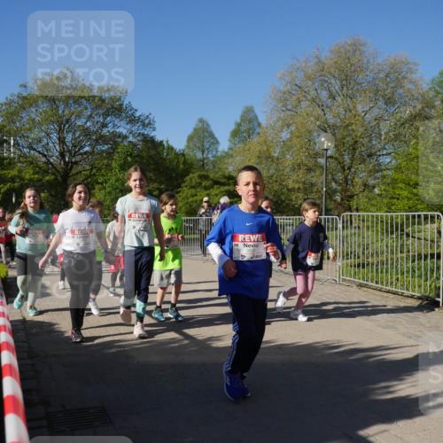 25.04.2025 - Das Zehntel Zöllner http://msf.ph/oto/7757689 26.04.2025 08:51:02 Laufen 3826 meine-sportfotos.de