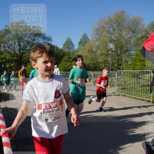 25.04.2025 - Das Zehntel Zöllner http://msf.ph/oto/7757874 26.04.2025 08:51:20 Laufen 1681 meine-sportfotos.de