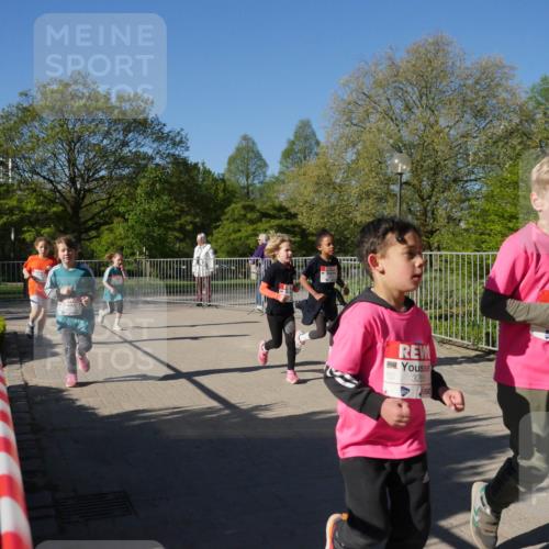 25.04.2025 - Das Zehntel Zöllner http://msf.ph/oto/7757935 26.04.2025 08:51:26 Laufen 3255 meine-sportfotos.de