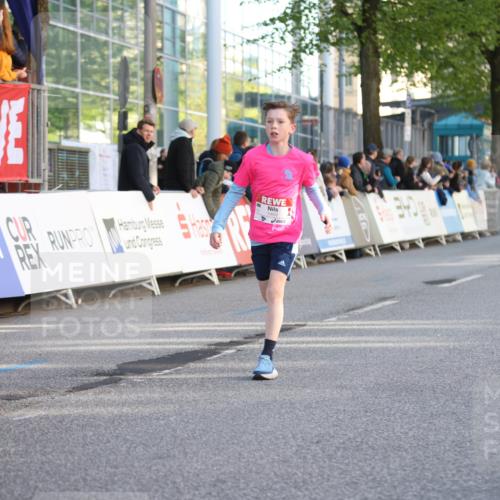 25.04.2025 - Das Zehntel Lena Gebhardt http://msf.ph/oto/7771836 26.04.2025 08:48:23 Ziel 1926, 2379, 2715, 2990, 3469, 3823 meine-sportfotos.de