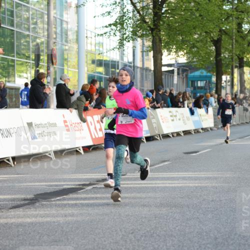 25.04.2025 - Das Zehntel Lena Gebhardt http://msf.ph/oto/7777173 26.04.2025 08:50:21 Ziel 1283, 1549, 1750, 2014, 2208, 2349, 2363, 2397, 2517, 2637, 2655, 2728, 2739, 2874, 3233, 3455, 3485, 3527, 3528, 3774 meine-sportfotos.de