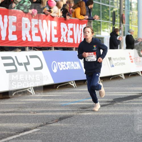 25.04.2025 - Das Zehntel Lena Gebhardt http://msf.ph/oto/7777472 26.04.2025 08:50:30 Ziel 1283, 1458, 1549, 1884, 2098, 2103, 2208, 2349, 2363, 2397, 2492, 2517, 2637, 2655, 2728, 2849, 2855, 2874, 3233, 3445, 3455, 3485, 3520, 3527, 3528, 3774, 3812, 3849, 3872 meine-sportfotos.de