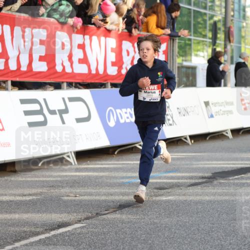 25.04.2025 - Das Zehntel Lena Gebhardt http://msf.ph/oto/7777487 26.04.2025 08:50:31 Ziel 1283, 1458, 1549, 1884, 2098, 2103, 2208, 2349, 2363, 2397, 2492, 2517, 2655, 2728, 2849, 2855, 2874, 3233, 3445, 3455, 3485, 3520, 3527, 3528, 3774, 3812, 3849, 3872 meine-sportfotos.de