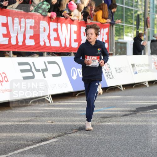 25.04.2025 - Das Zehntel Lena Gebhardt http://msf.ph/oto/7777857 26.04.2025 08:50:31 Ziel 1283, 1458, 1549, 1884, 2098, 2103, 2208, 2349, 2363, 2397, 2492, 2517, 2655, 2728, 2849, 2855, 2874, 3233, 3445, 3455, 3485, 3520, 3527, 3528, 3774, 3812, 3849, 3872 meine-sportfotos.de