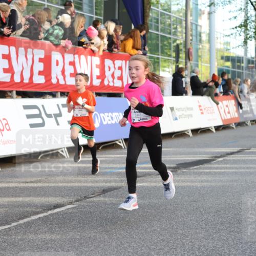 25.04.2025 - Das Zehntel Lena Gebhardt http://msf.ph/oto/7778820 26.04.2025 08:50:50 Ziel 1283, 1458, 1473, 1476, 1884, 2098, 2103, 2156, 2166, 2321, 2325, 2397, 2492, 2517, 2643, 2711, 2731, 2800, 2840, 2849, 2852, 2855, 2903, 2920, 2935, 3210, 3214, 3445, 3520, 3528, 3774, 3782, 3812, 3849, 3872 meine-sportfotos.de