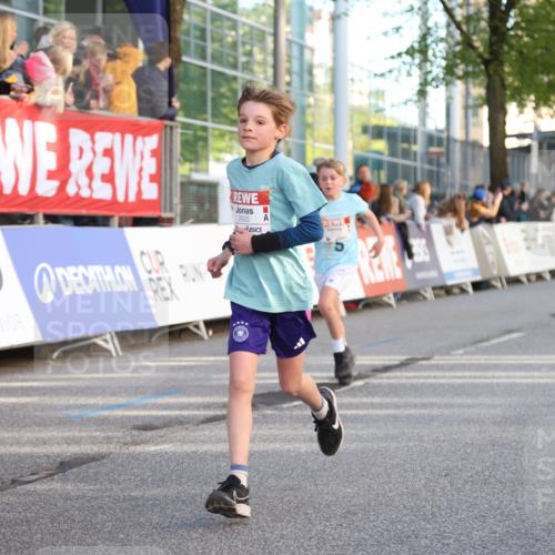 25.04.2025 - Das Zehntel Lena Gebhardt http://msf.ph/oto/7779647 26.04.2025 08:51:05 Ziel 1080, 1087, 1114, 1473, 1476, 1484, 1748, 2156, 2166, 2321, 2325, 2356, 2392, 2474, 2643, 2709, 2711, 2718, 2731, 2734, 2778, 2795, 2800, 2827, 2832, 2840, 2852, 2855, 2903, 2920, 2935, 3040, 3210, 3214, 3231, 3782, 3865 meine-sportfotos.de